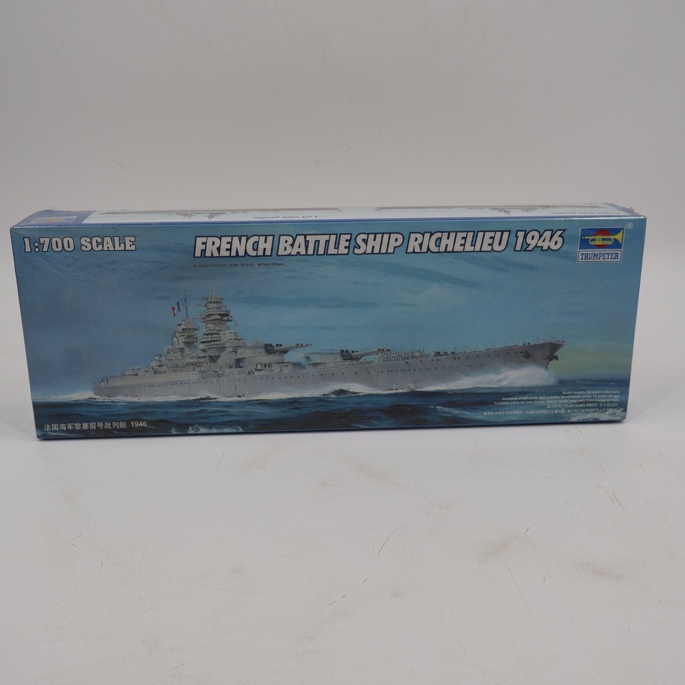 Trumpeter French Battle Ship Richelieu 1946 Model Kit 1:700 Scale Grey 05751
